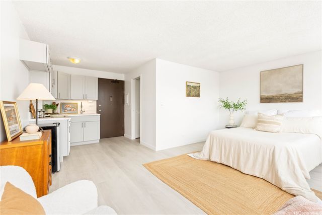 1560 Kanunu Street 1401, Honolulu, HI 96814