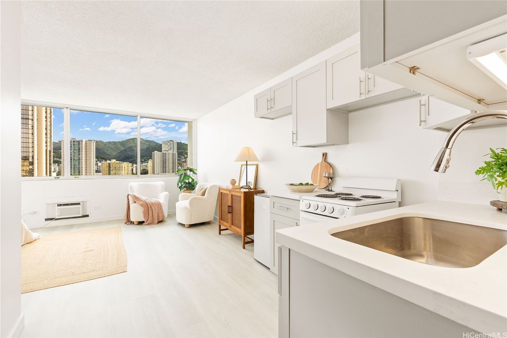 1560 Kanunu Street 1401, Honolulu, HI 96814