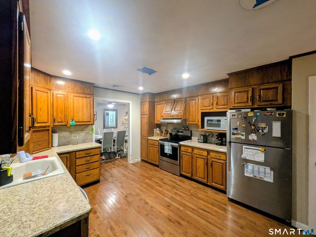 30 Fairfield Road, Oxford, CT 06478