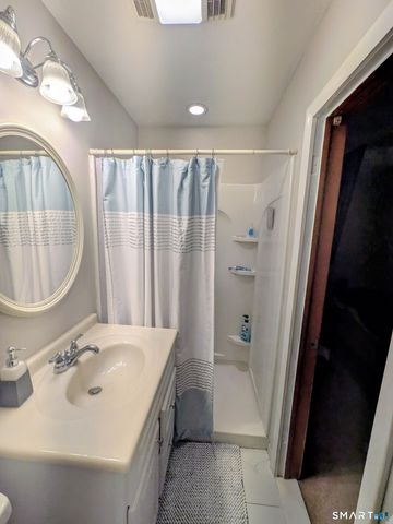 30 Fairfield Road, Oxford, CT 06478