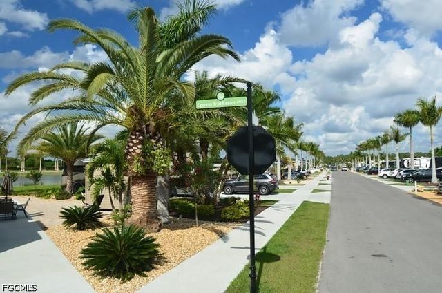 5252 Cypress Trail Resort CIR, Fort Myers, FL 33905