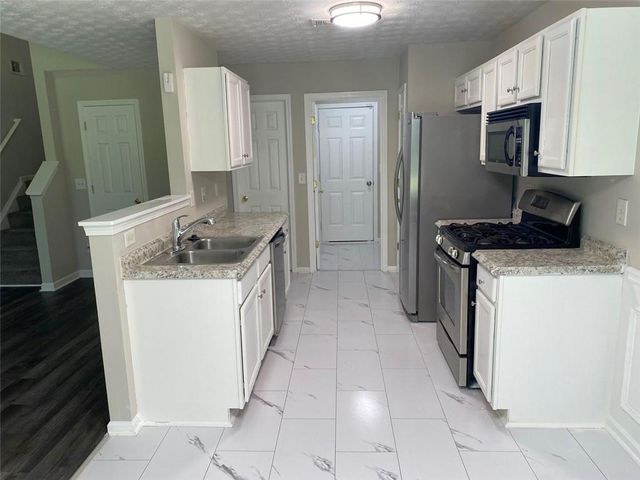 646 Lakes Circle, Lithonia, GA 30058