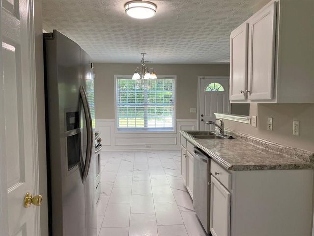 646 Lakes Circle, Lithonia, GA 30058