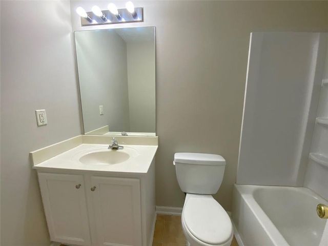 646 Lakes Circle, Lithonia, GA 30058