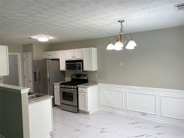 646 Lakes Circle, Lithonia, GA 30058