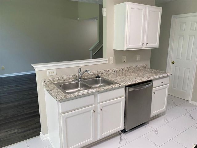 646 Lakes Circle, Lithonia, GA 30058