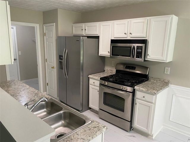 646 Lakes Circle, Lithonia, GA 30058