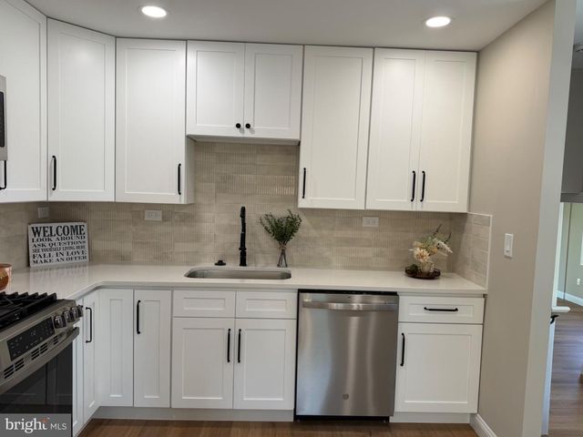 203 N CUMMINGS AVE, Glassborough, NJ 08028