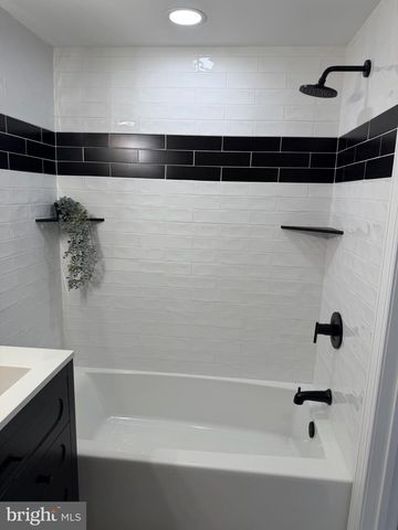 203 N CUMMINGS AVE, Glassborough, NJ 08028