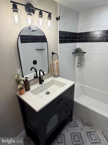 203 N CUMMINGS AVE, Glassborough, NJ 08028