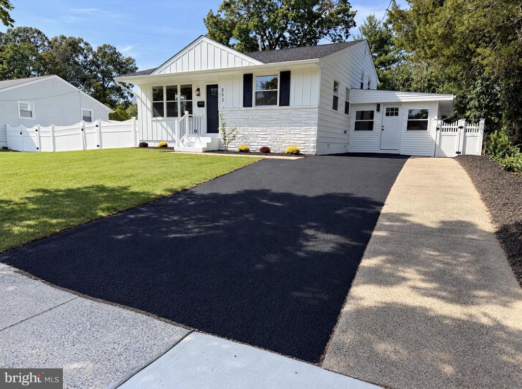 203 N CUMMINGS AVE, Glassborough, NJ 08028