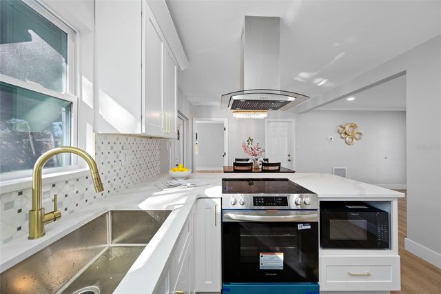 11702 84TH AVENUE, Seminole, FL 33772