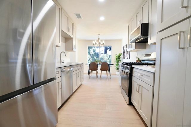 4228 Vista Del Rio Way 1, Oceanside, CA 92057