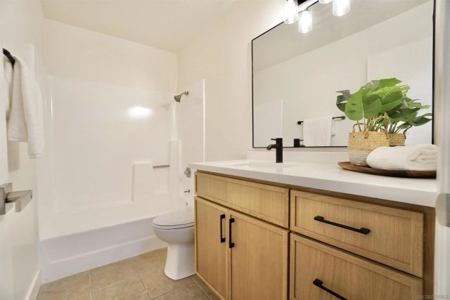 4228 Vista Del Rio Way 1, Oceanside, CA 92057