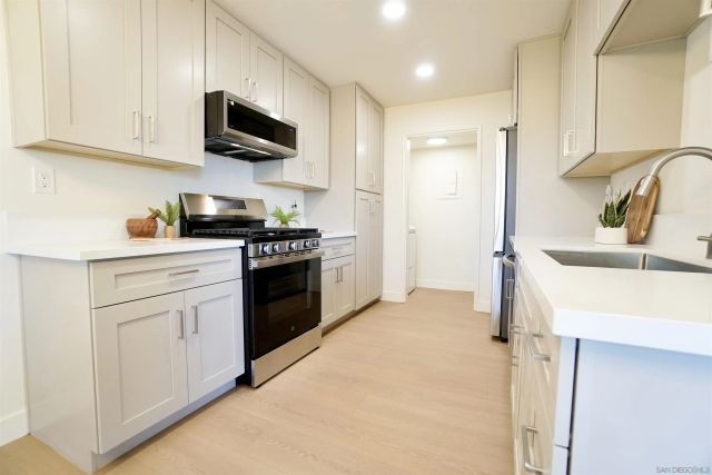 4228 Vista Del Rio Way 1, Oceanside, CA 92057