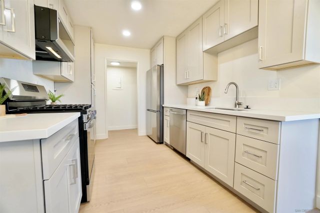 4228 Vista Del Rio Way 1, Oceanside, CA 92057