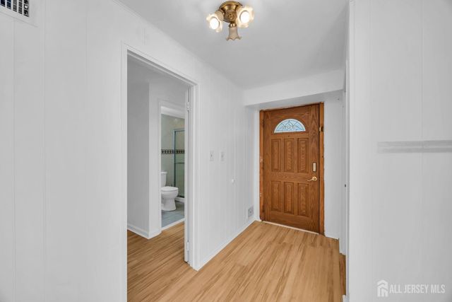 23 Barlow Road, Edison, NJ 08817