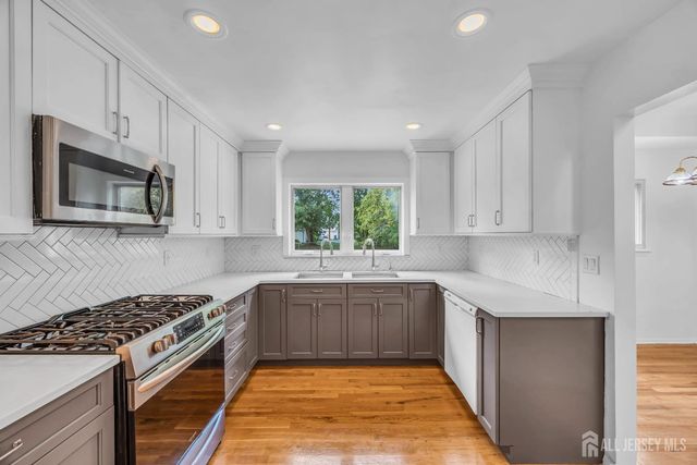 23 Barlow Road, Edison, NJ 08817