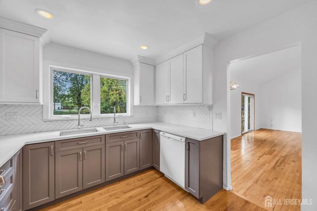 23 Barlow Road, Edison, NJ 08817