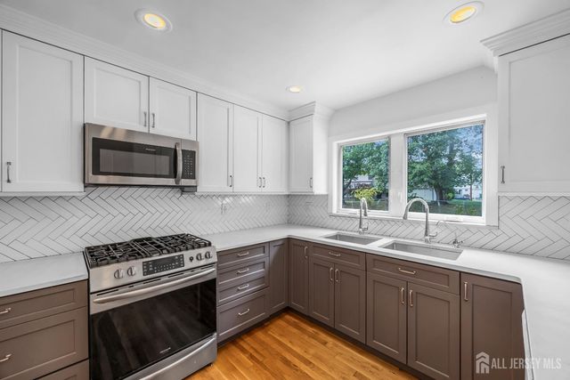 23 Barlow Road, Edison, NJ 08817