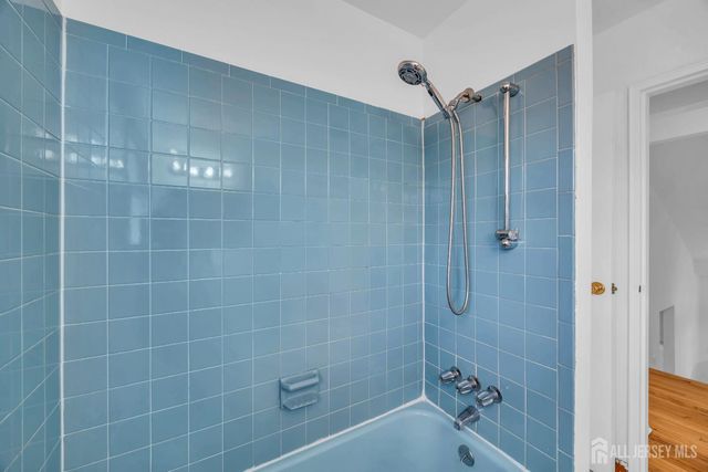 23 Barlow Road, Edison, NJ 08817