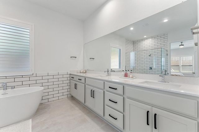 1006 Oak Summit Lane, Conroe, TX 77384