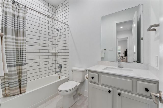 1006 Oak Summit Lane, Conroe, TX 77384