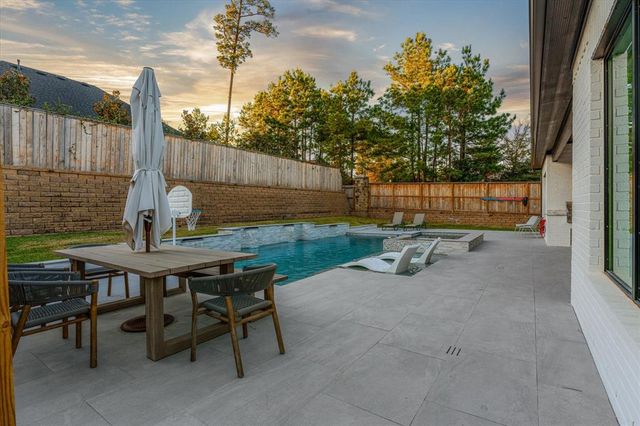 1006 Oak Summit Lane, Conroe, TX 77384