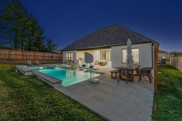 1006 Oak Summit Lane, Conroe, TX 77384