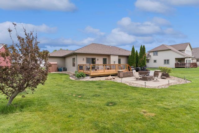 2709 Falcon Lane, Cedar Falls, IA 50613