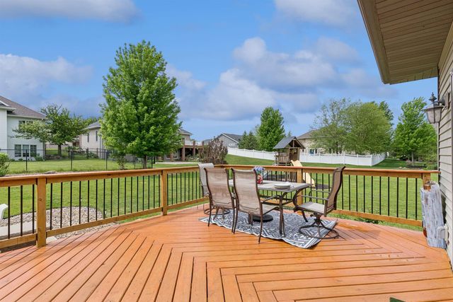 2709 Falcon Lane, Cedar Falls, IA 50613