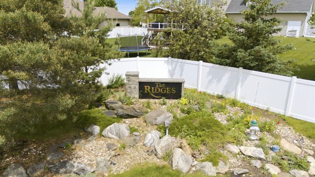 2709 Falcon Lane, Cedar Falls, IA 50613