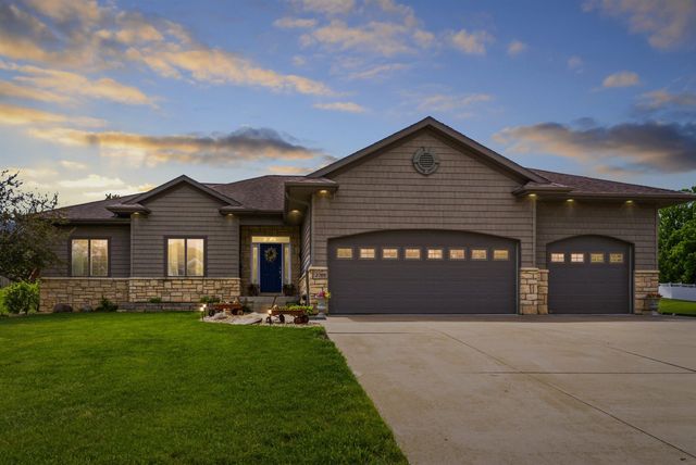 2709 Falcon Lane, Cedar Falls, IA 50613