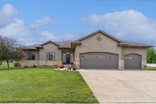 2709 Falcon Lane, Cedar Falls, IA 50613
