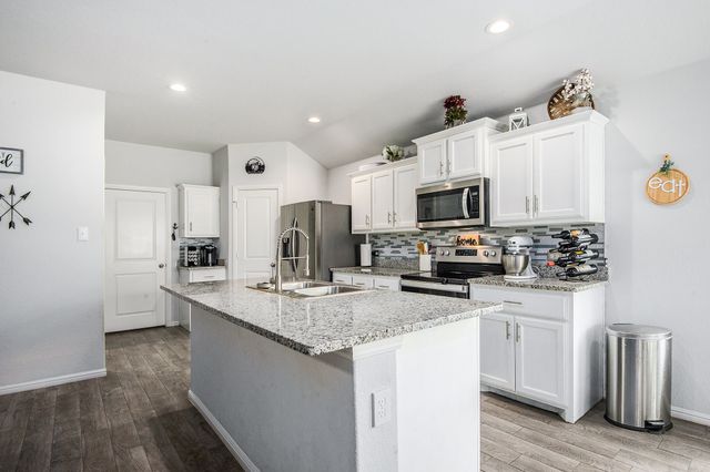 421 Houndstooth Drive, Fort Worth, TX 76131
