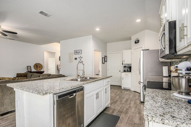 421 Houndstooth Drive, Fort Worth, TX 76131