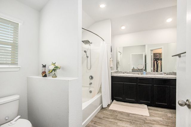 421 Houndstooth Drive, Fort Worth, TX 76131