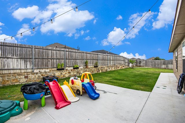 421 Houndstooth Drive, Fort Worth, TX 76131