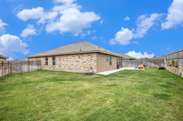 421 Houndstooth Drive, Fort Worth, TX 76131