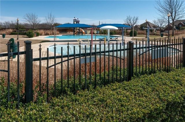 421 Houndstooth Drive, Fort Worth, TX 76131