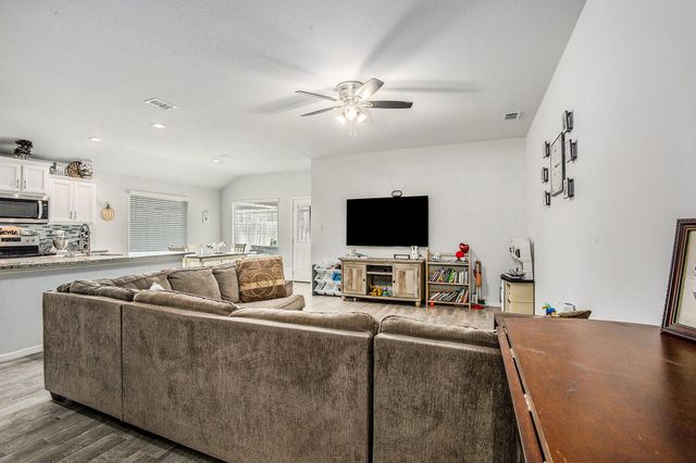 421 Houndstooth Drive, Fort Worth, TX 76131