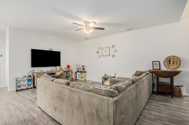 421 Houndstooth Drive, Fort Worth, TX 76131