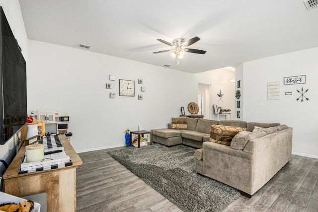 421 Houndstooth Drive, Fort Worth, TX 76131