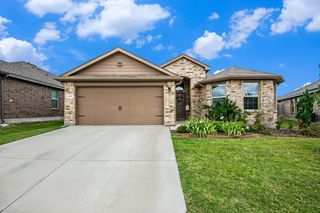 421 Houndstooth Drive, Fort Worth, TX 76131