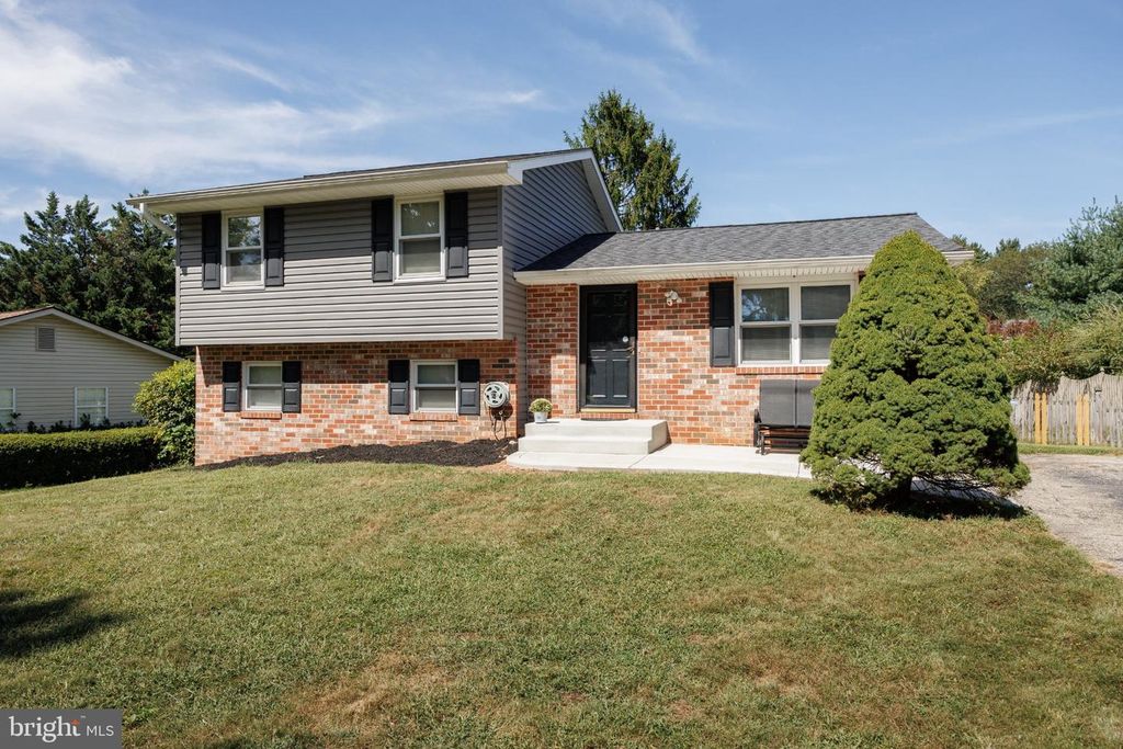 1702 GEMINI DR, Sykesville, MD 21784