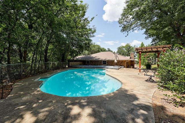 1600 Ridgecrest Road, Edmond, OK 73013