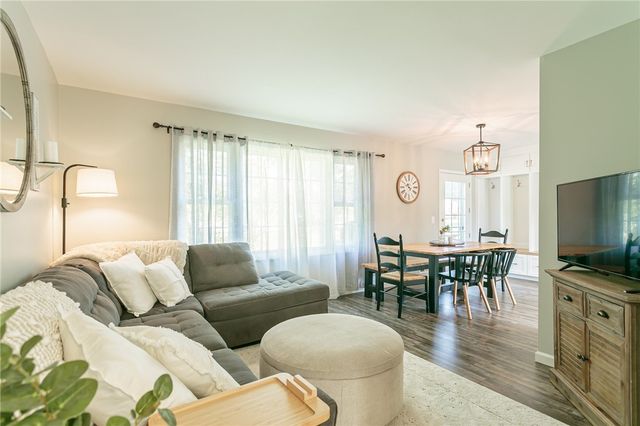 36 Tomahawk Trail, Henrietta, NY 14467