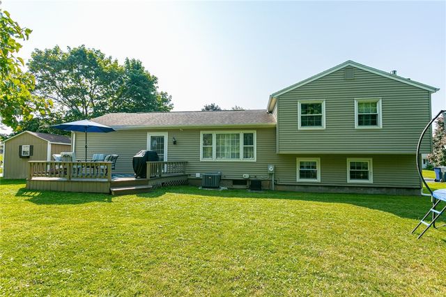 36 Tomahawk Trail, Henrietta, NY 14467