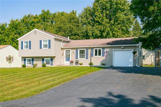 36 Tomahawk Trail, Henrietta, NY 14467