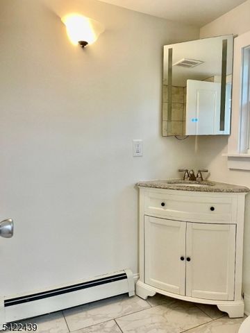 47 Franklin St, Franklin Twp., NJ 08873